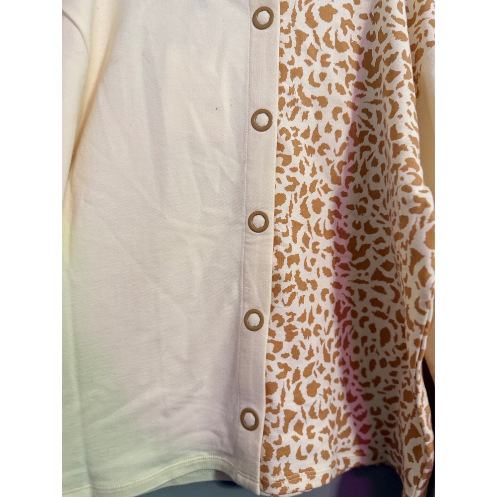 Finding Foxtale Tiger Animal Print Sweatshirt Crewneck Cream Size 12 - Picture 2 of 5